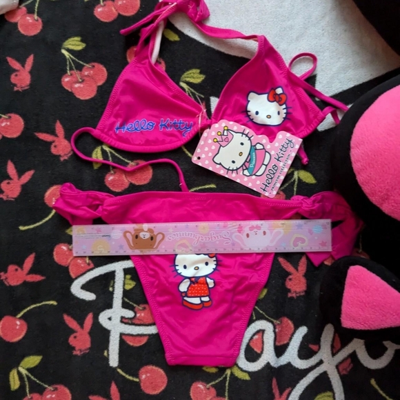 hello kitty bikini top and bottom size is s - Picture 5 of 5